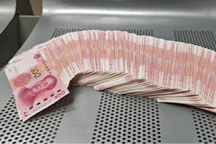 客场挑战掘金！杜兰特迈着步子悠闲出镜 太阳众将赛前出场秀